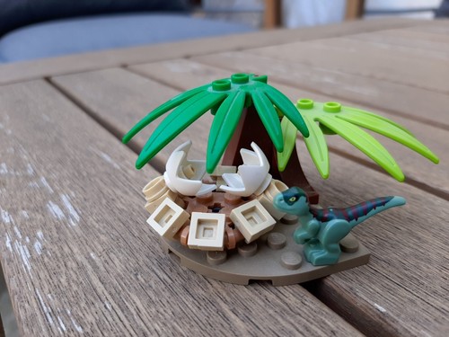 Lego jurassic world raptor m - raptor,